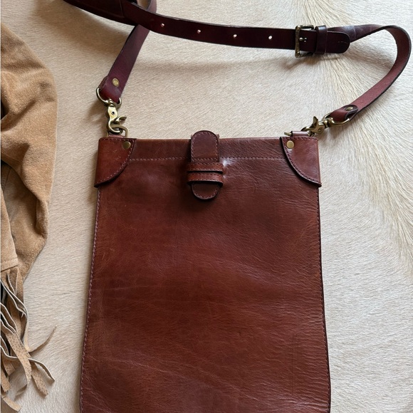 Sandast Leather Messenger Bag- luxury leather goods